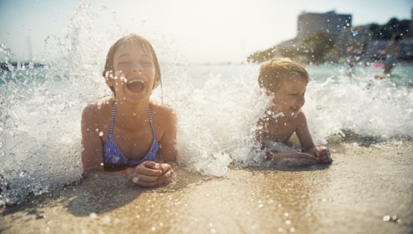 Recomendaciones para cuidar los oídos en temporada de playas y piscinas